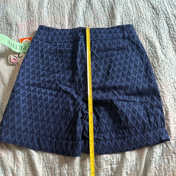 Elegant Blue Navy Patterned Women's Shorts - Picture 10 of 10